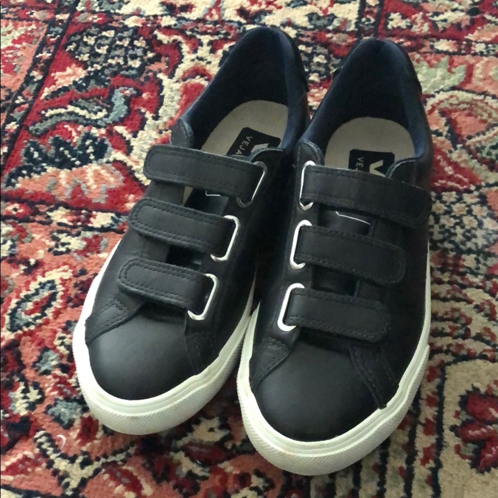 veja three lock sneaker